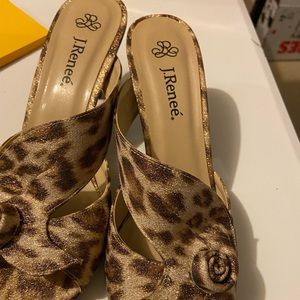 Beautiful Leopard Print Sandles!!